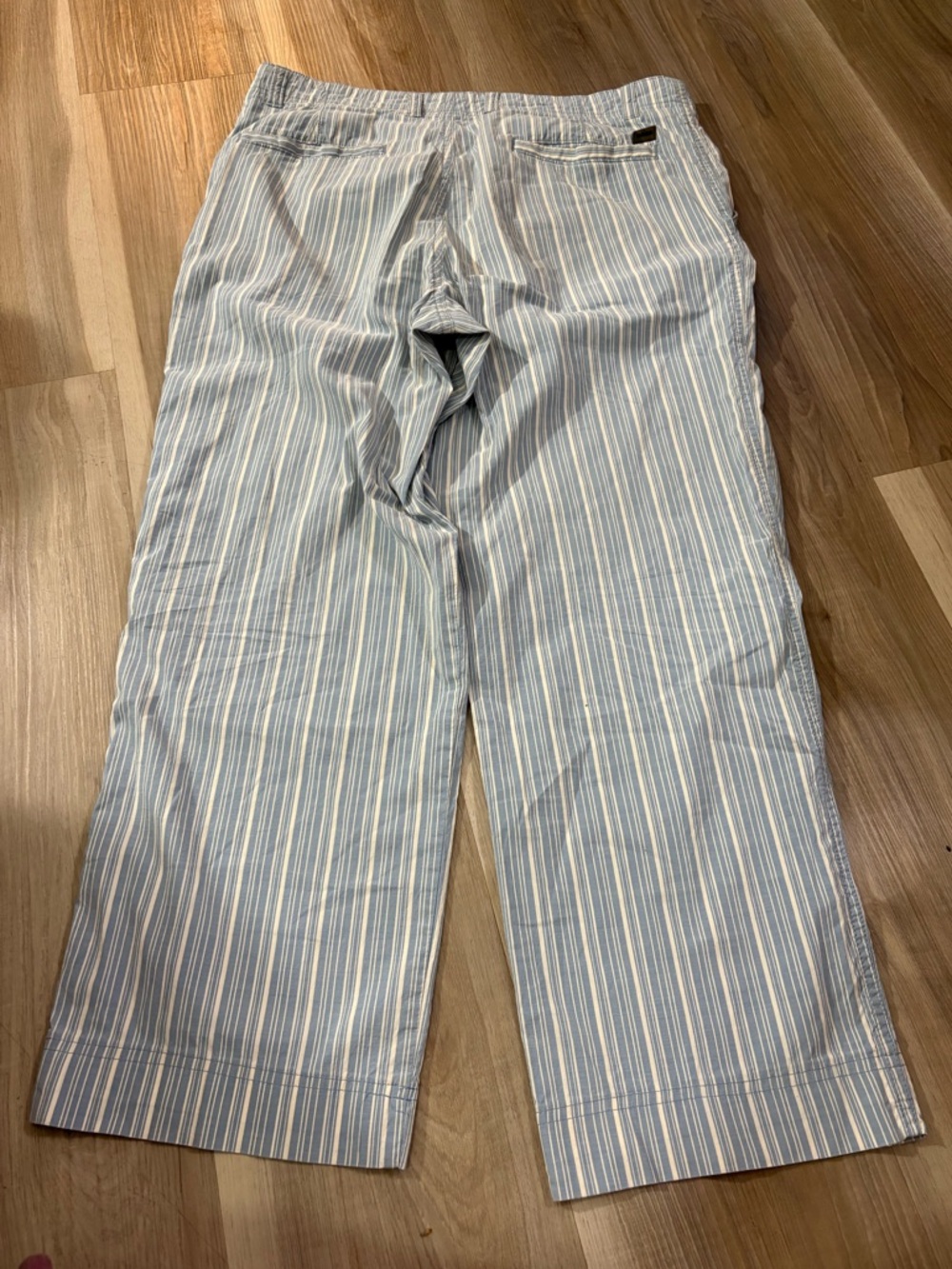 Hugo Boss Capris - Picture 4 of 6